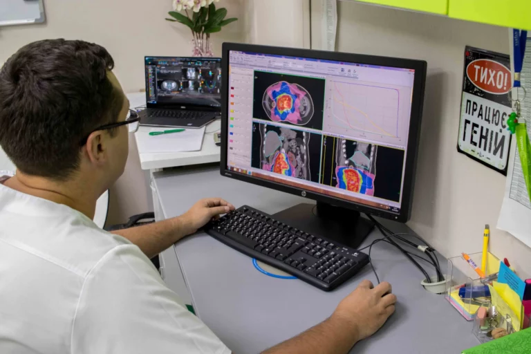 TomoClinic: що допомагає нам скоротити ризики для пацієнта при променевій терапії