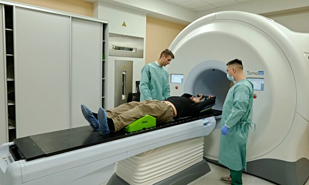We use IGRT technology: healthy organs are outside the radiation fields